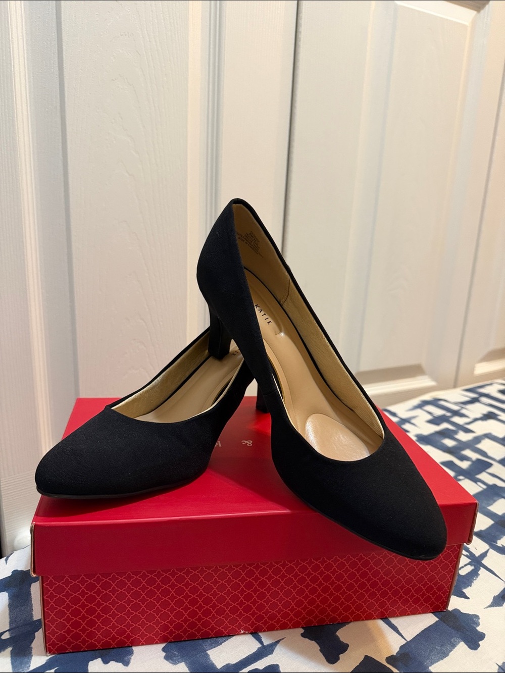 Kelly & Katie Black Mid Heel Pointed Pumps